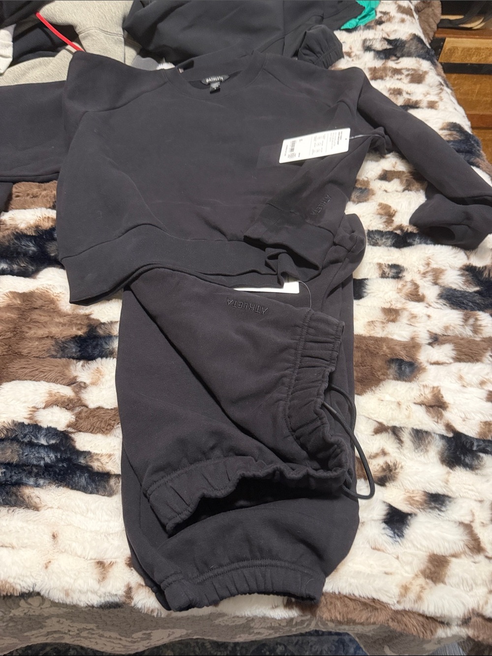 Athleta Kids Black Jogger Sweatpants - Cozy Fleece